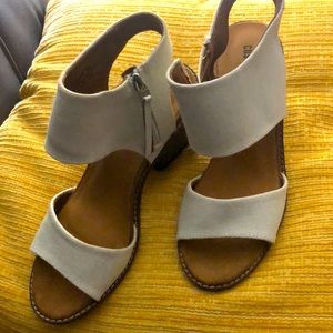 Cushionaire casual shoes